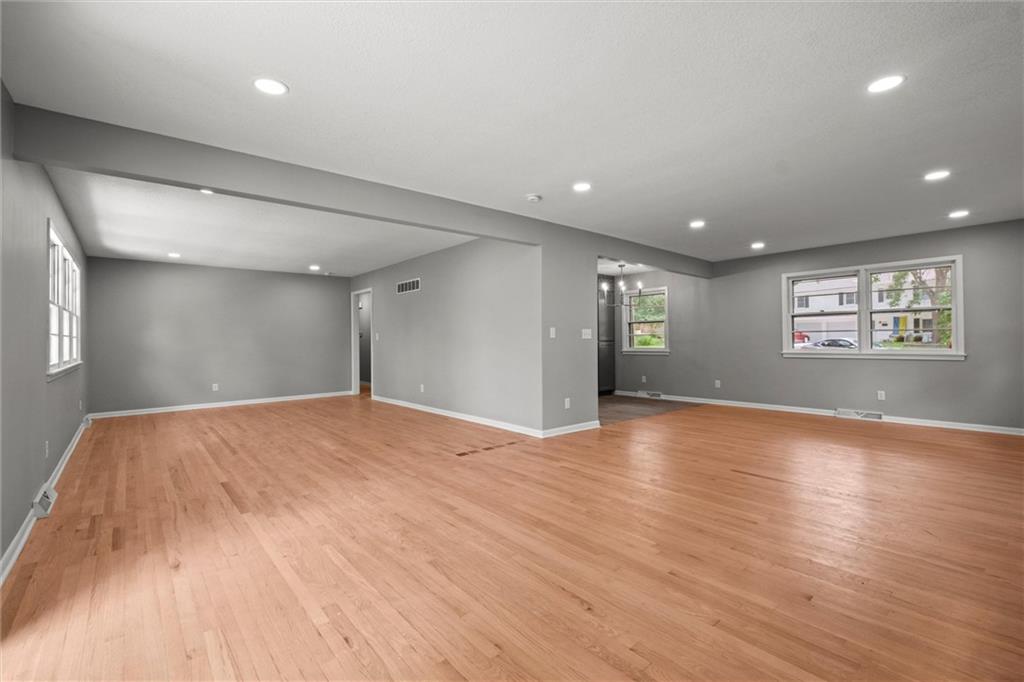 6100 Englewood Avenue