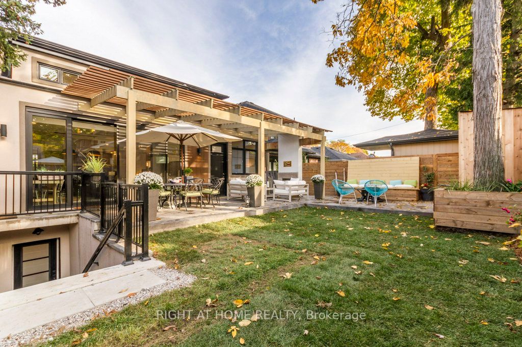 118 Martin Grove Rd