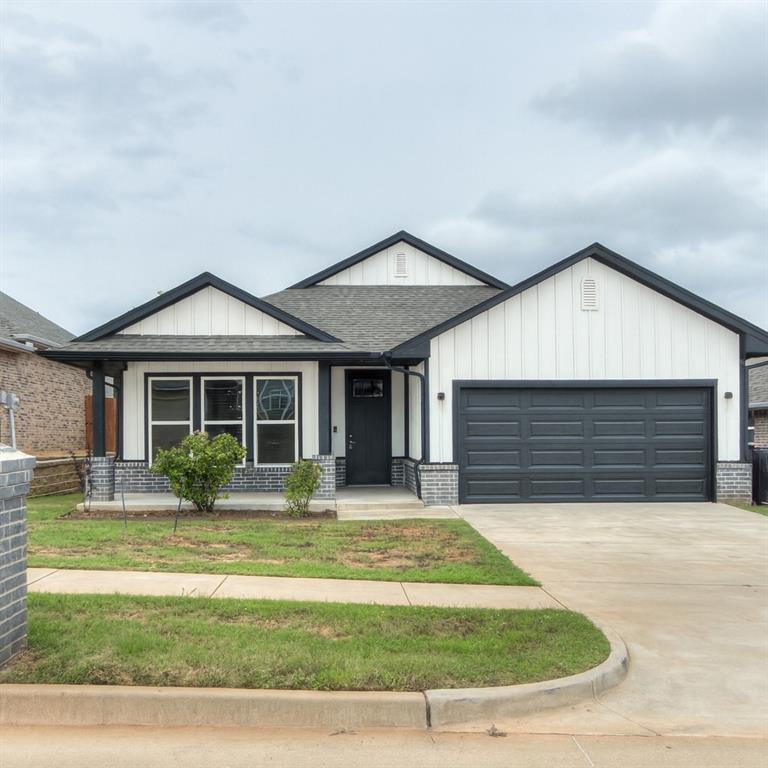 Welcome to The Chateaus at Rose Lake! This home offers a bright, open layout with wood-look floors and a formal dining space. The kitchen boasts bar seating, painted
cabinetry with modern gold accents, stainless steel appliances, and stylish fixtures. The living area features a stacked stone fireplace and plenty of windows for natural
light. The primary suite includes a soaking tub, separate shower, double vanity, and 2 walk-in closets. Enjoy evenings outdoors on the covered patio with views of
beautiful Oklahoma sunsets. Schedule your private showing today.