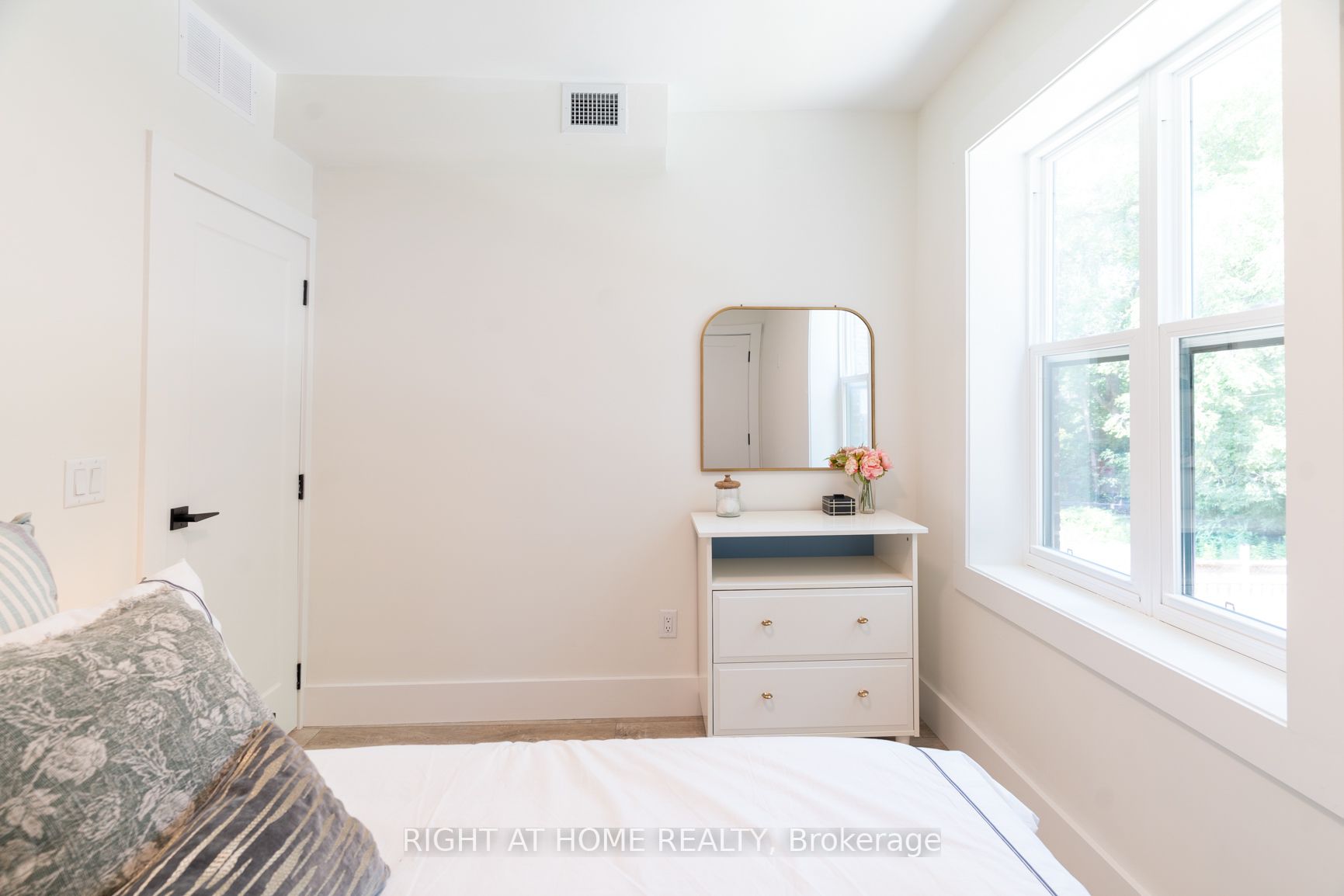 129 Kenilworth Ave Upper
