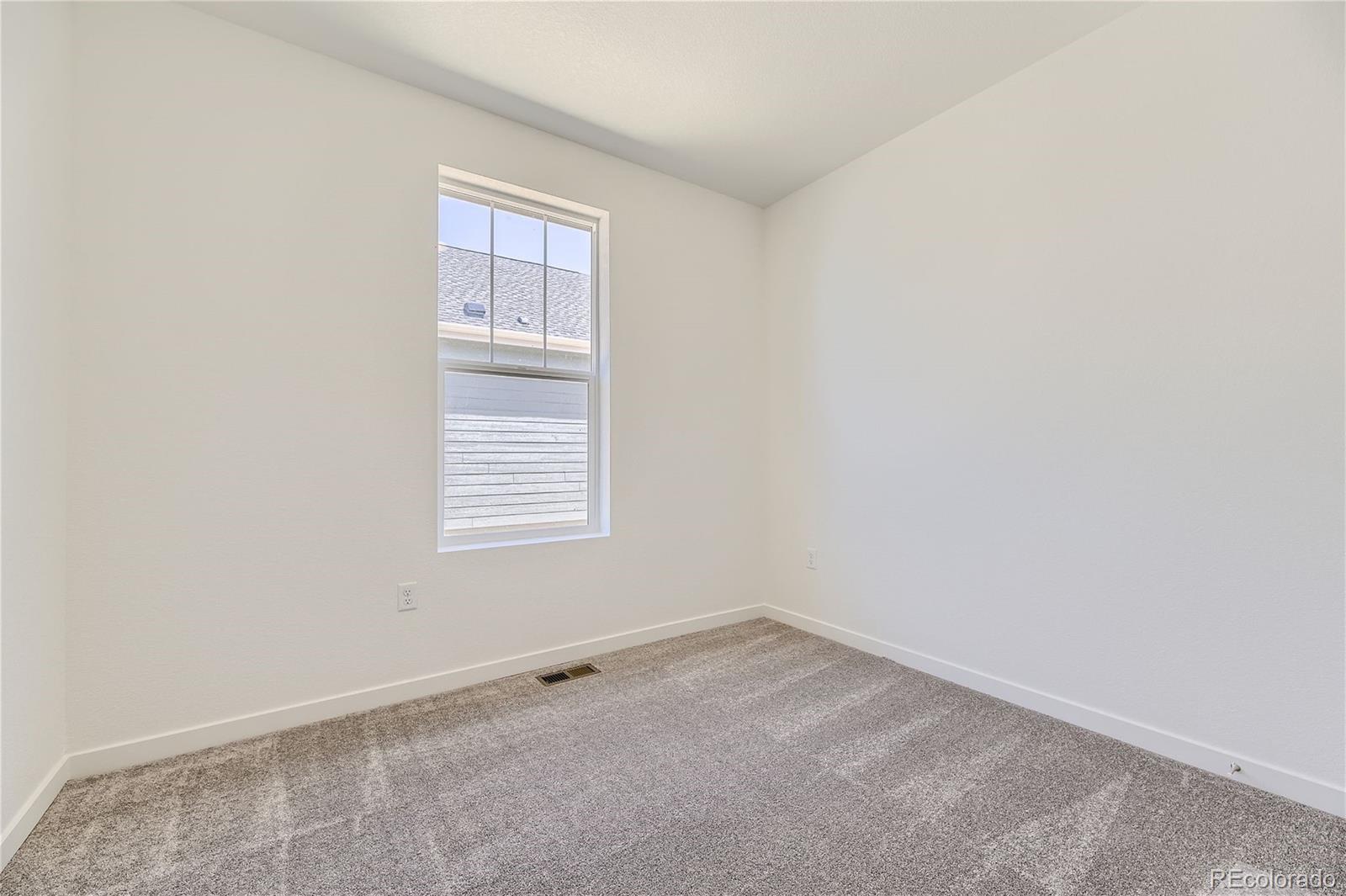 5174 N Quemoy Street