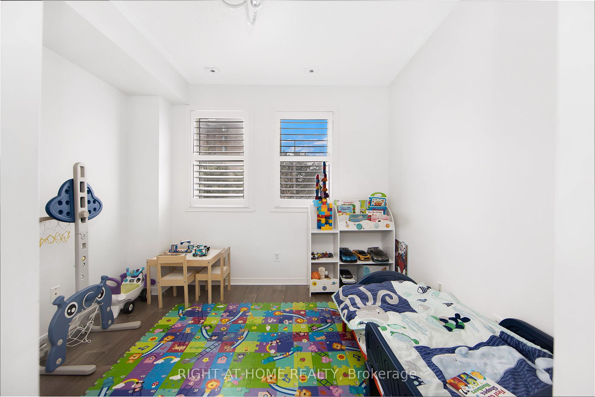 19 Rosebank Dr 302