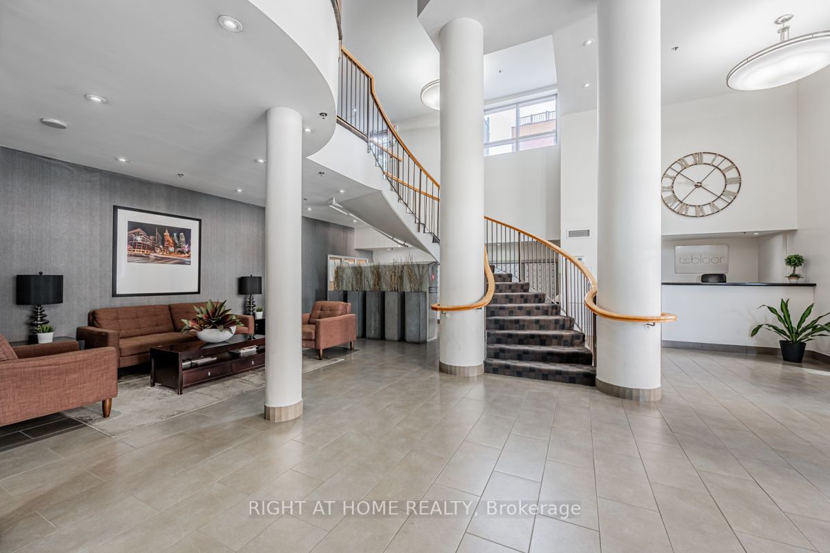 1369 W Bloor St 1410