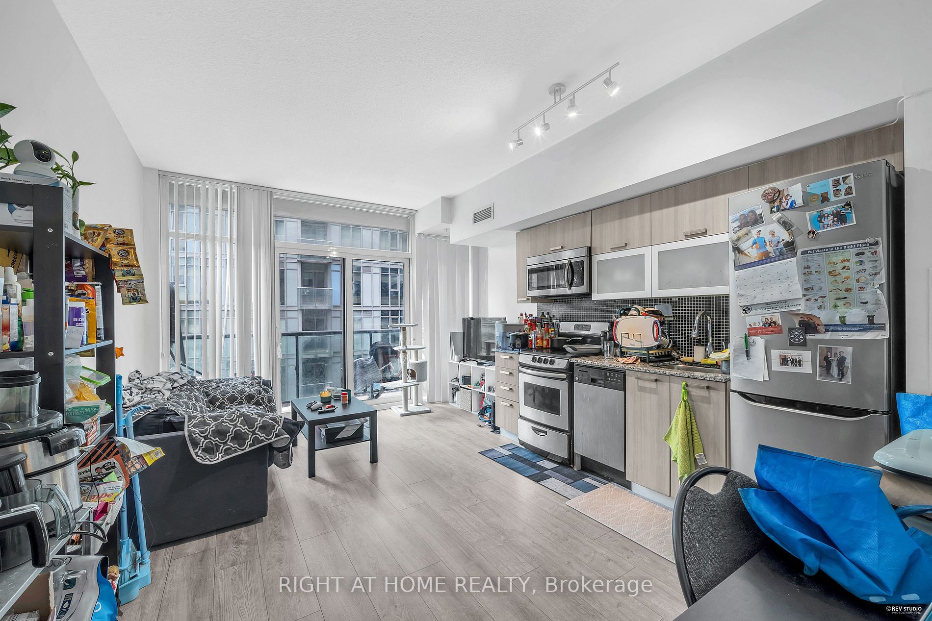 36 Lisgar St 619W