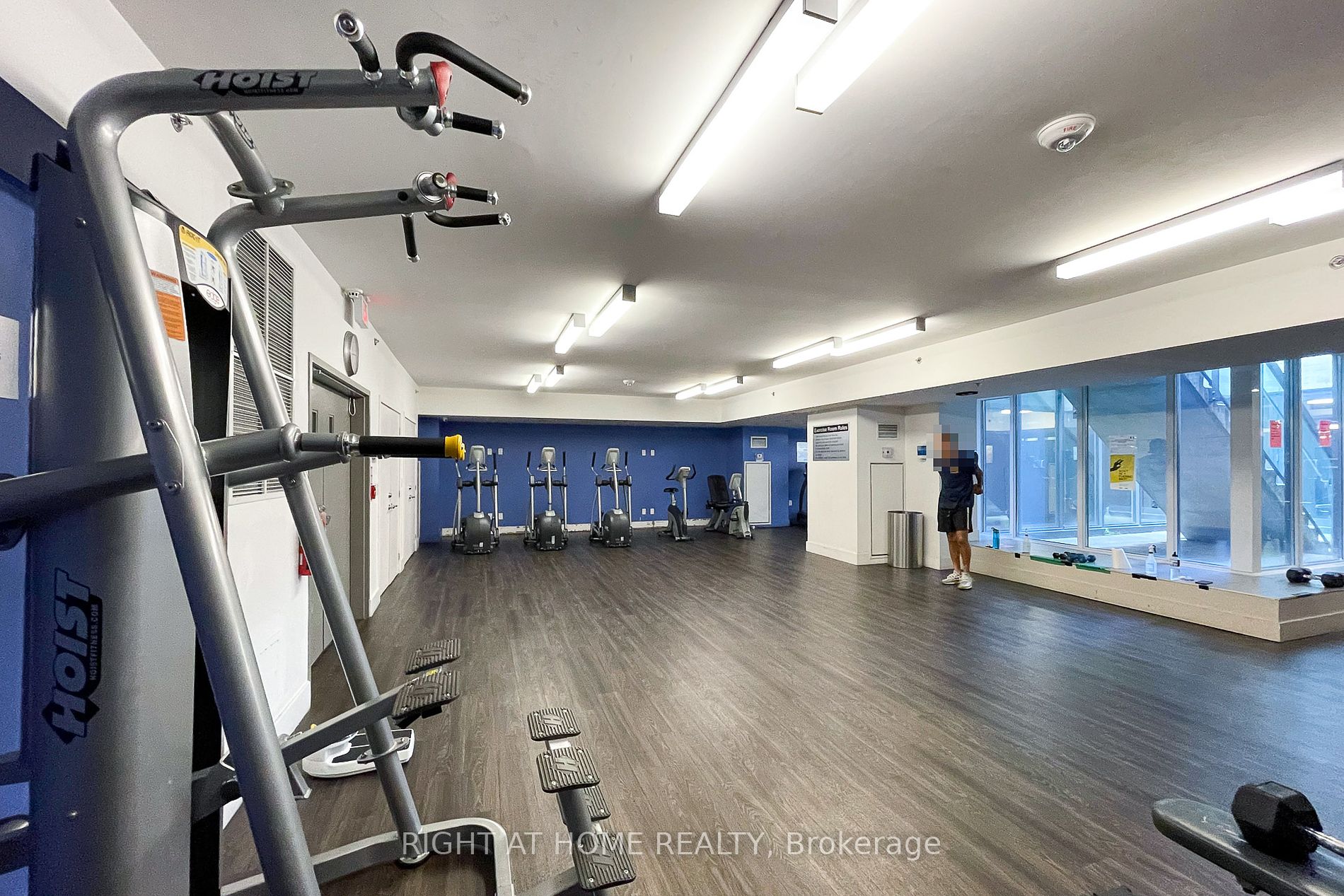 36 Lisgar St 2110E