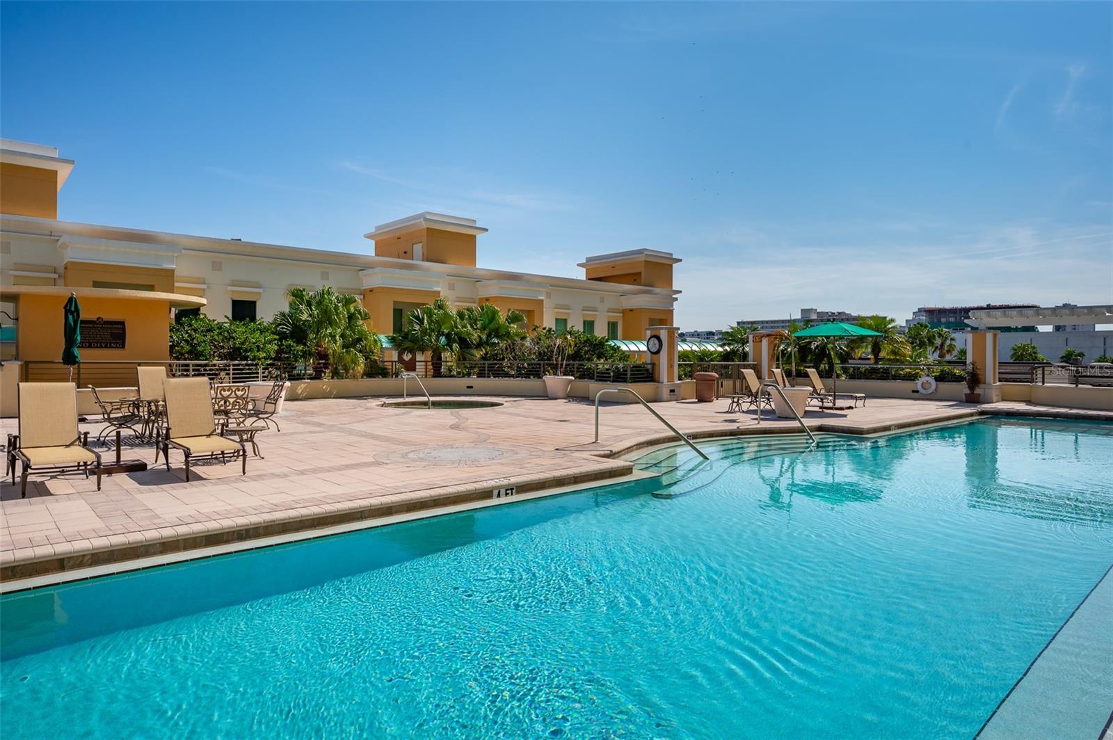 800 N Tamiami Trail 815