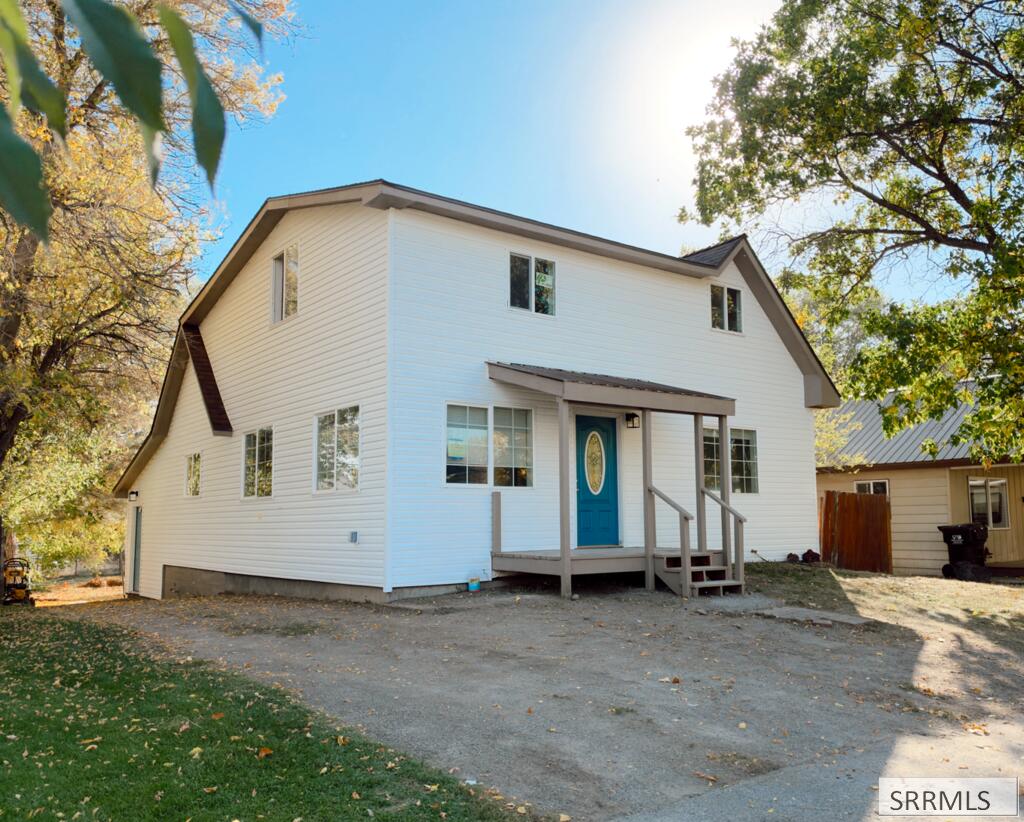 518 W 1st Street
