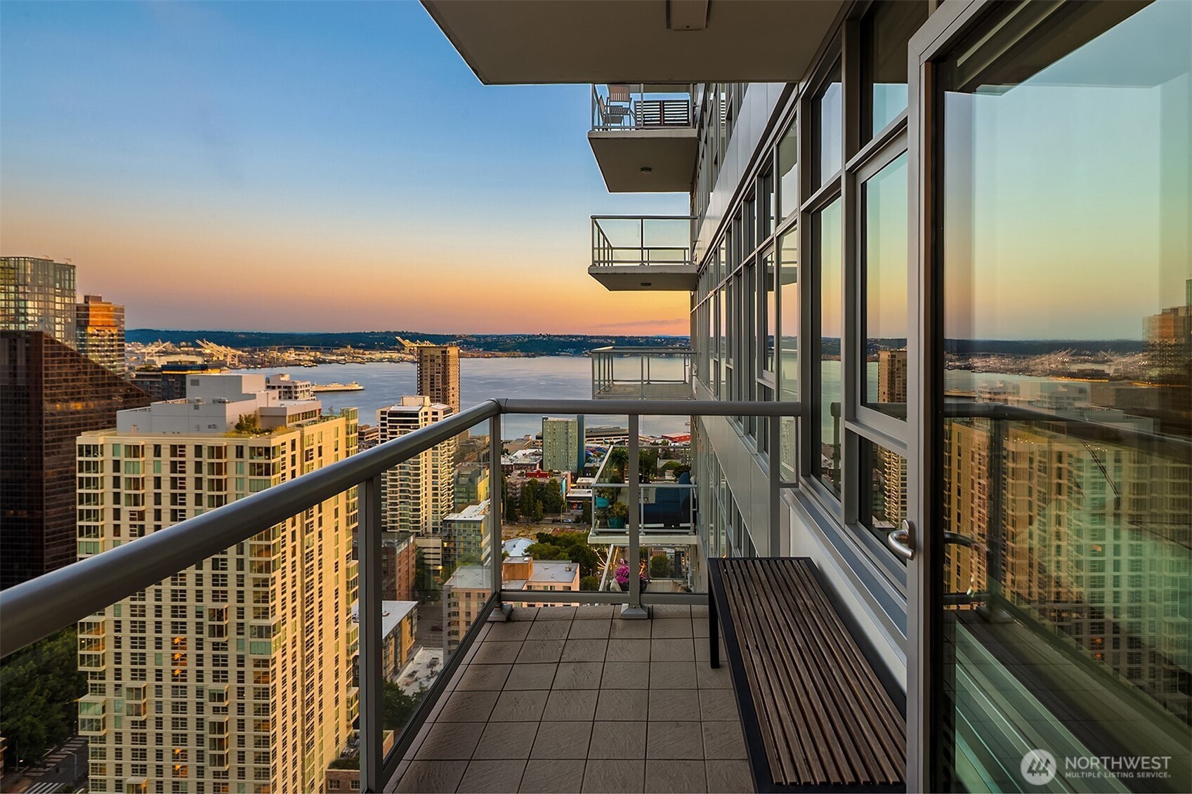 588 Bell Street #3704S, Seattle, WA 98121, listing photograph 3 of the residence