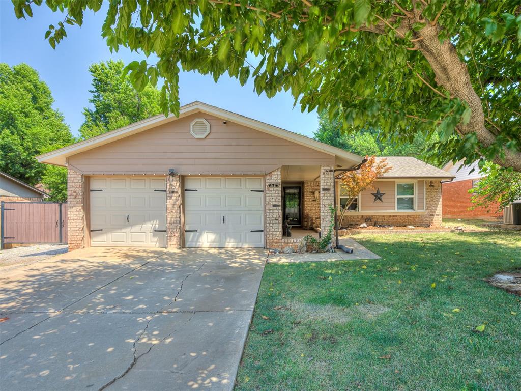 Step inside this 3-bedroom, 2-bath ranch-style retreat, and you’ll immediately notice the fireplace and classic home charm with modern practicality. The open layout effortlessly connects your main living areas, and the kitchen is a dream! Enjoy cooking with everyone in the house as this kitchen is the heart of the home! It is truly a must see in Edmond! 
625 Hawthorne Place isn’t just a home, it’s your front-row seat to the best of Edmond living.