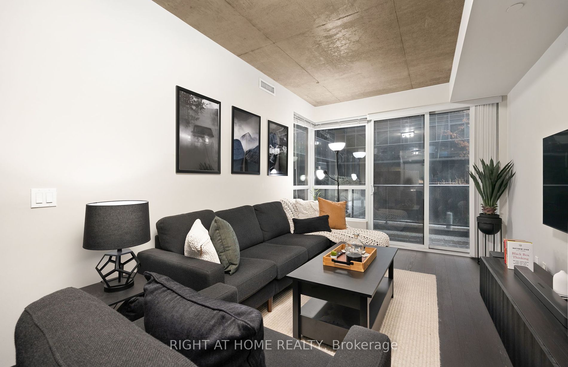 1030 W King St 318