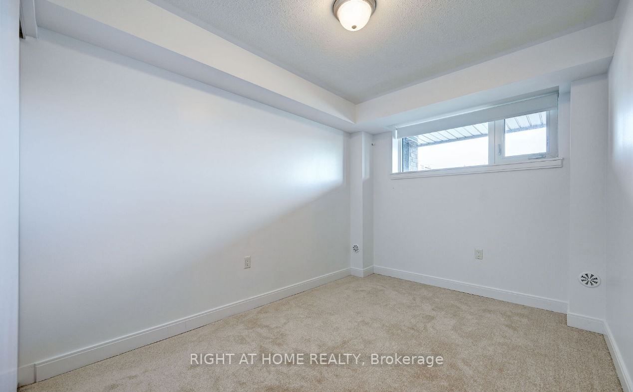 100 Dufay Rd 5