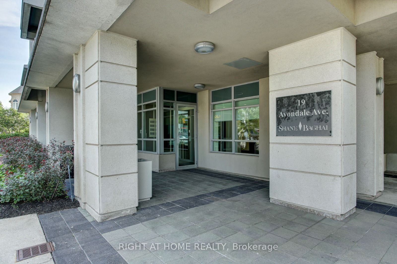 19 Avondale Ave 210
