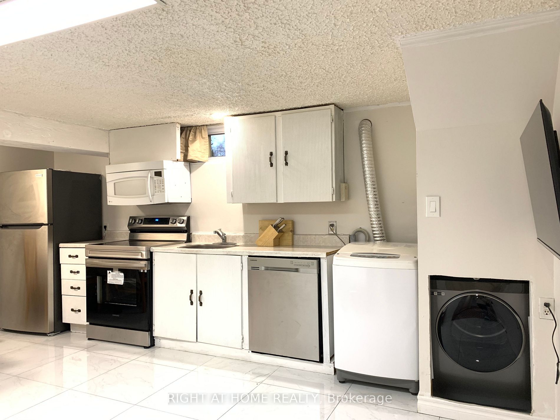 385 Marybay Cres