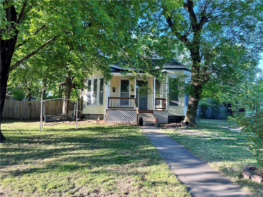 615 W Cherry Street, Nevada, MO 