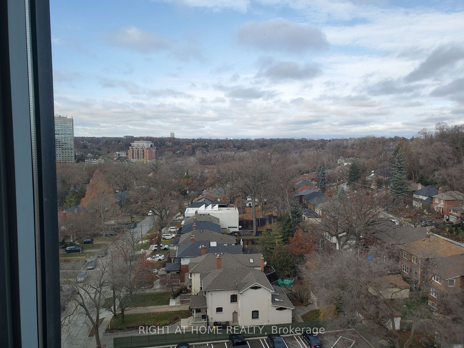 1 Old Mill Dr 825