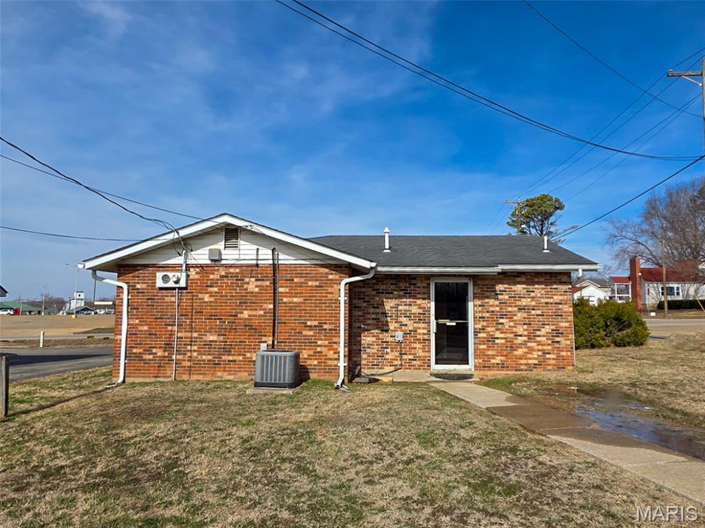 211 Lincoln Drive