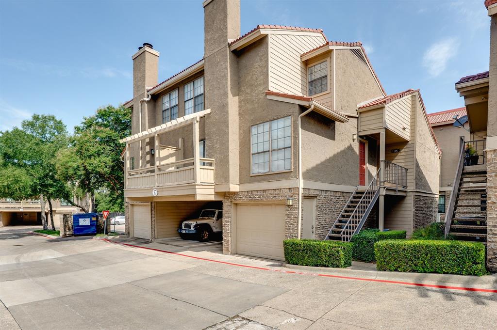 Darling, updated top floor condo in the popular Monticello Crossroads in prime location of the M Streets right across
from Glencoe Park. Split bedroom floorplan, perfect for roommates. Spacious living room with vaulted ceilings,
woodburning fireplace and access to private covered patio opens to wet bar, dining and light-filled kitchen. Updated
master suite with dual sinks, granite counters, shower with pebble flooring and walk-in closet. Carport with 1 covered assigned parking spot directly underneath the unit. Gated community with pool and clubhouse. Easy access to 75, Mockingbird Station, Knox-Henderson, Lower Greenville and SMU! Pool and clubhouse onsite