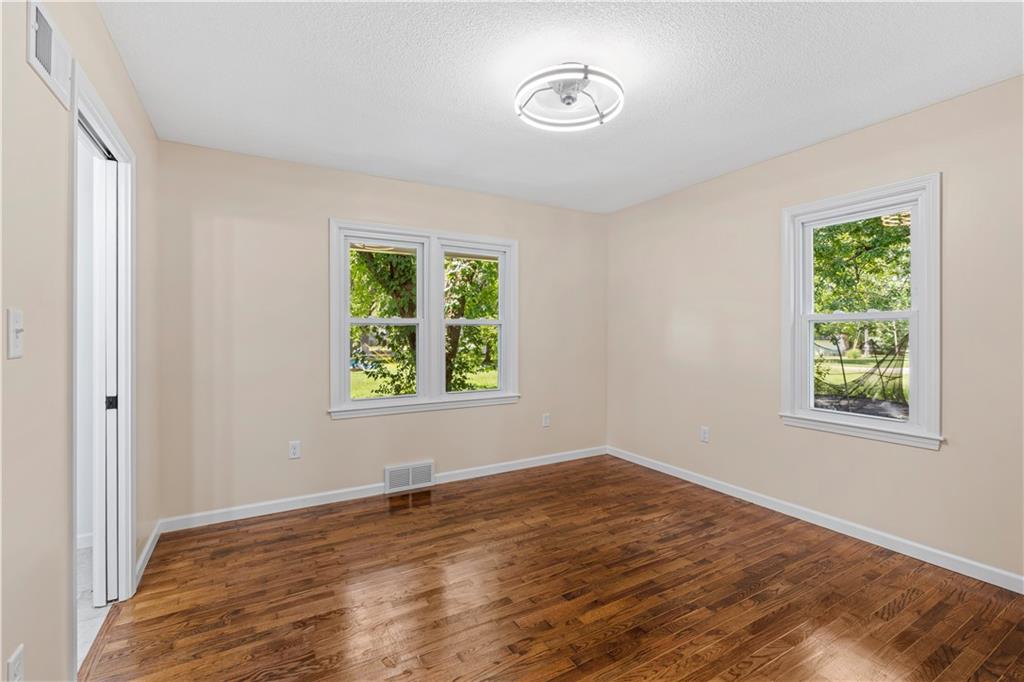 115 W Walnut Street
