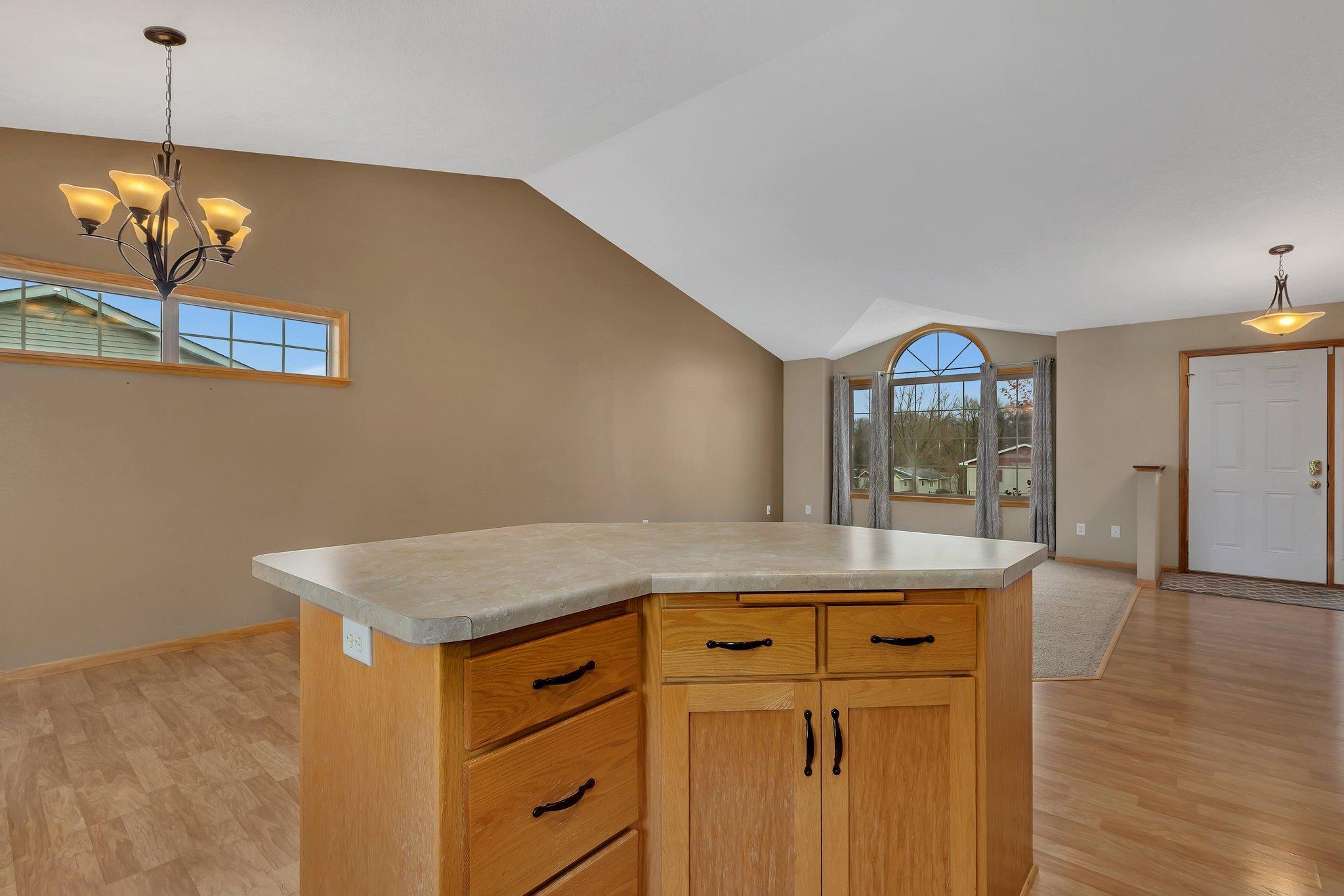 209 Iverson Street W