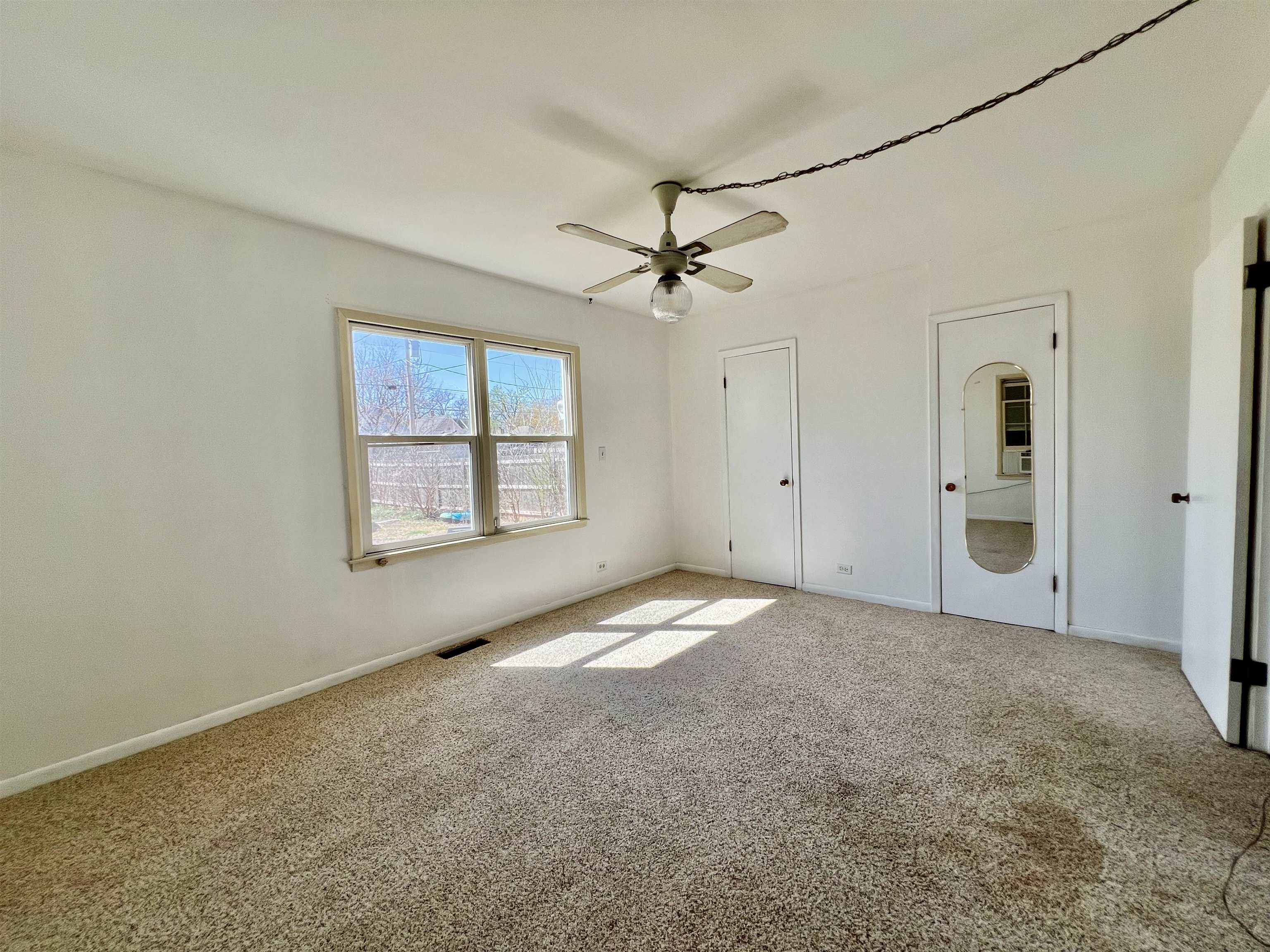 821 E 10th