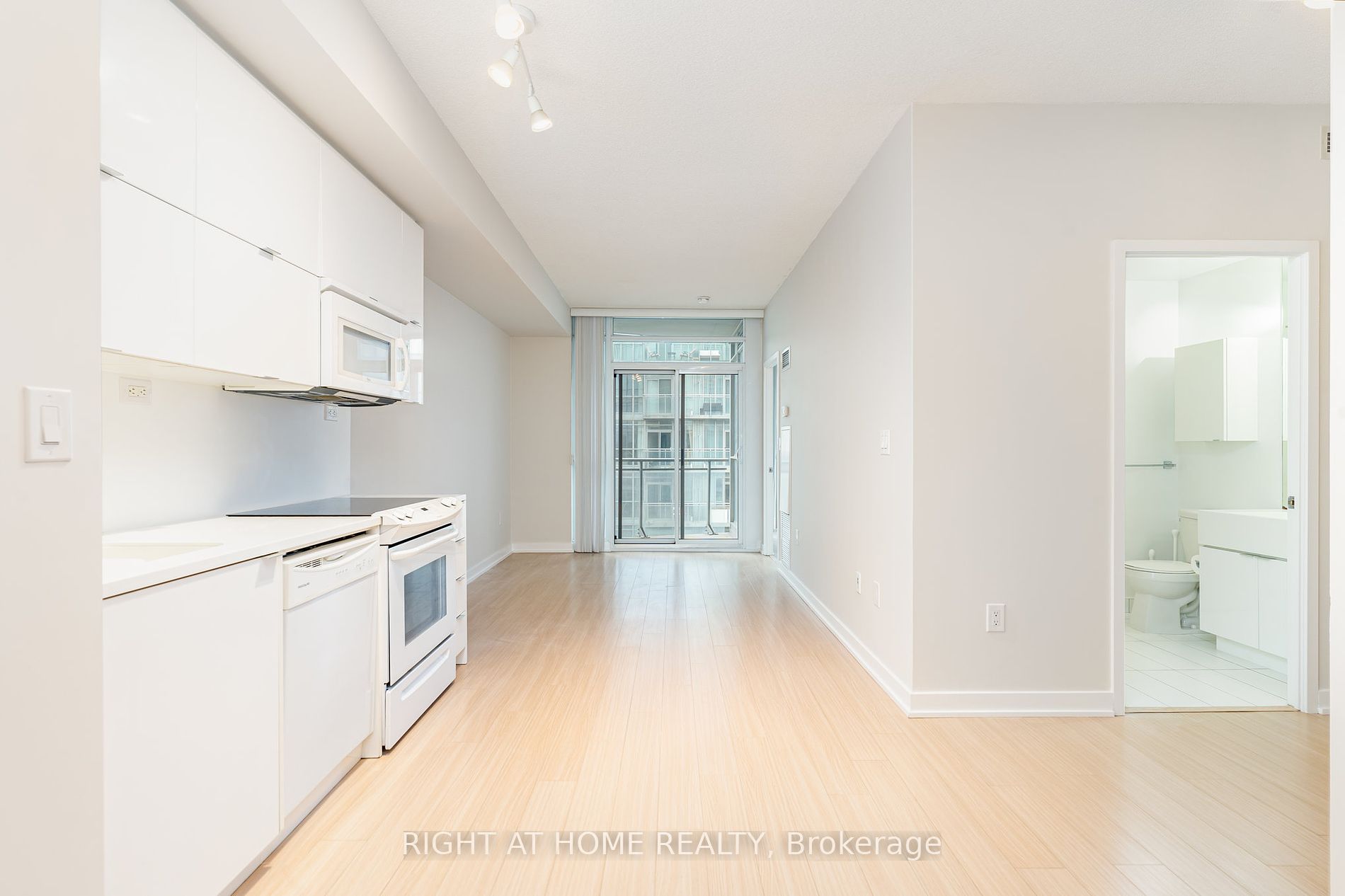 21 Iceboat Terr 3703