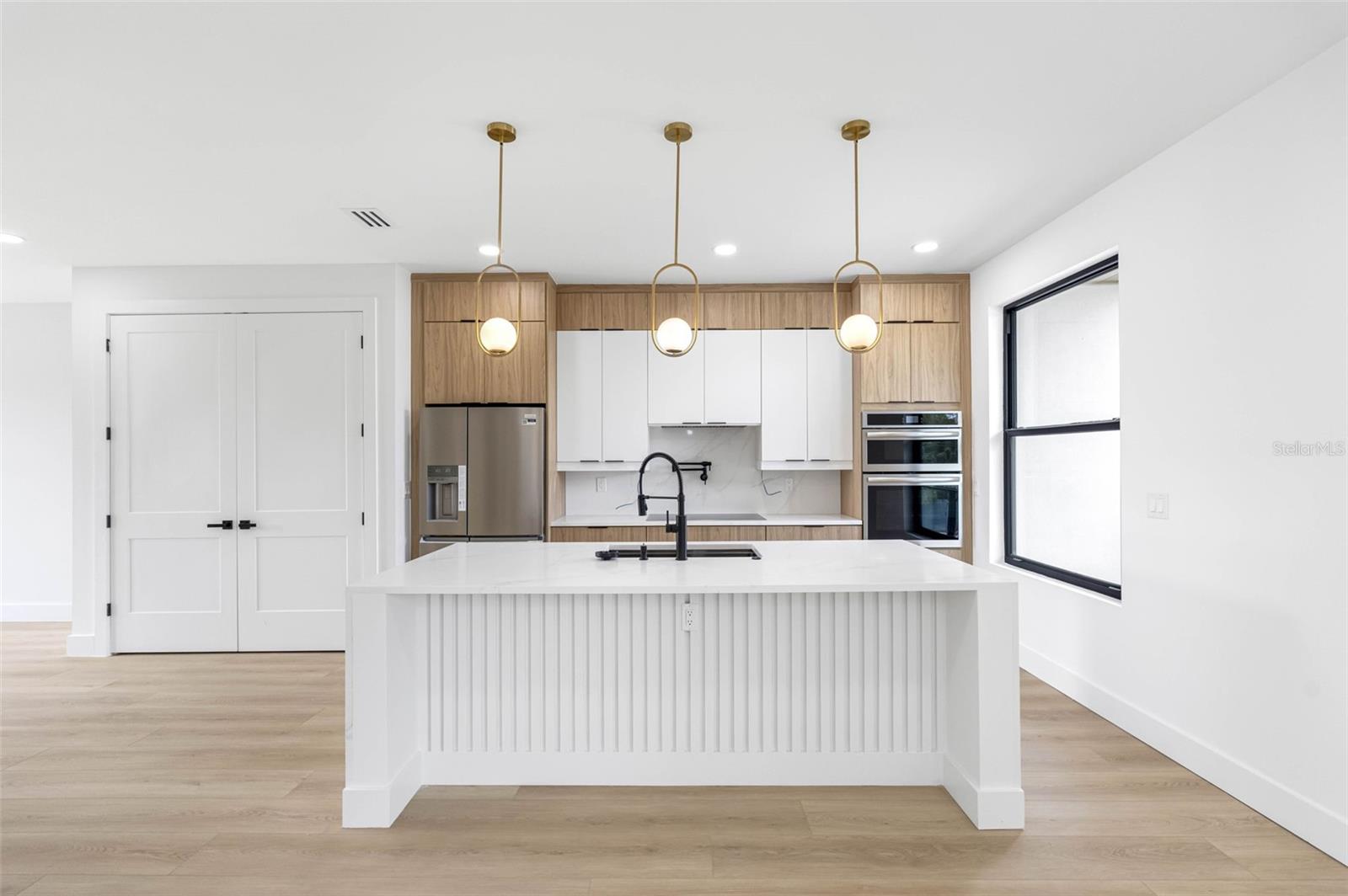 101 W Warren Avenue 1