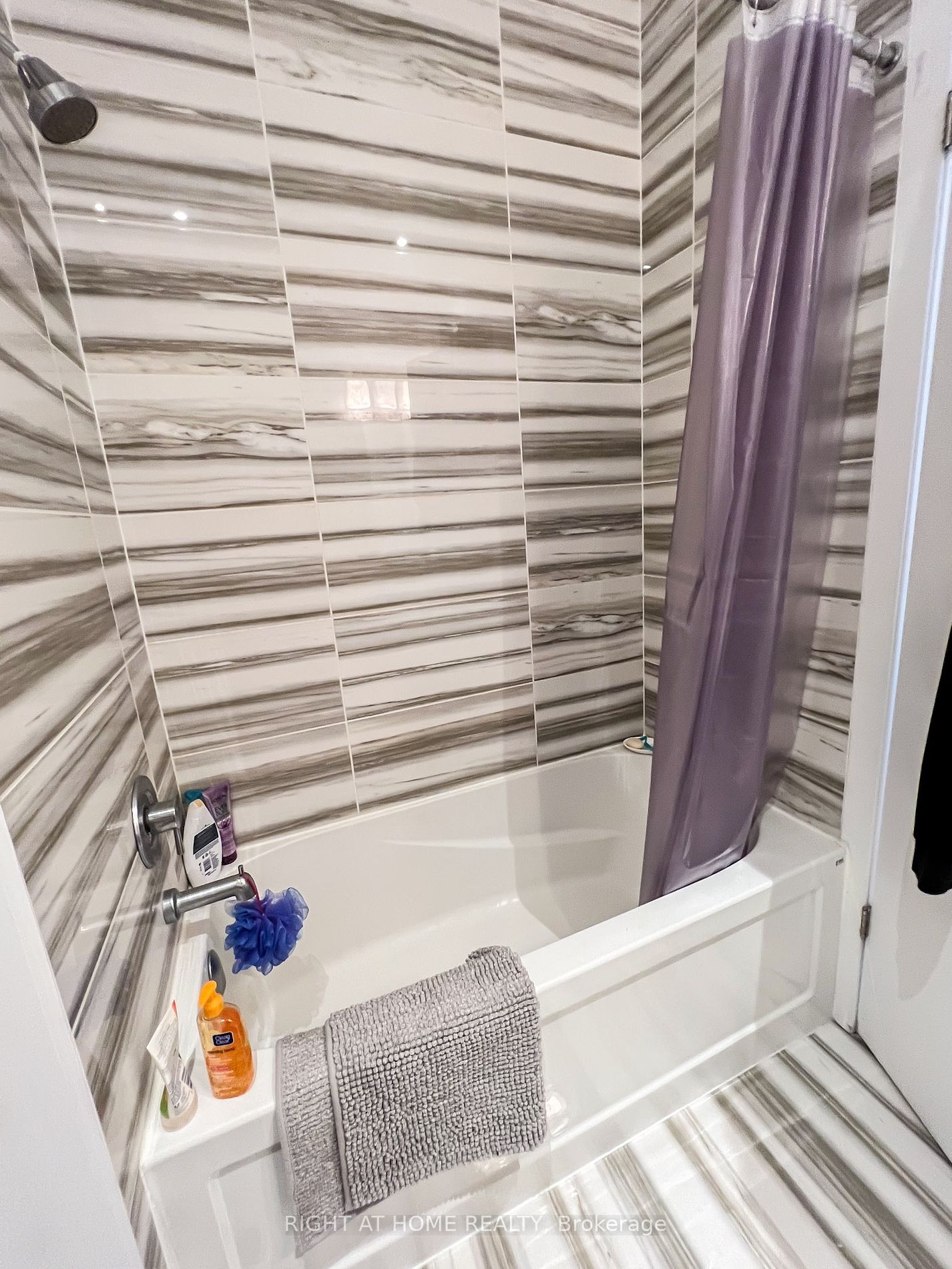 2212 W Lake Shore Blvd Ph06