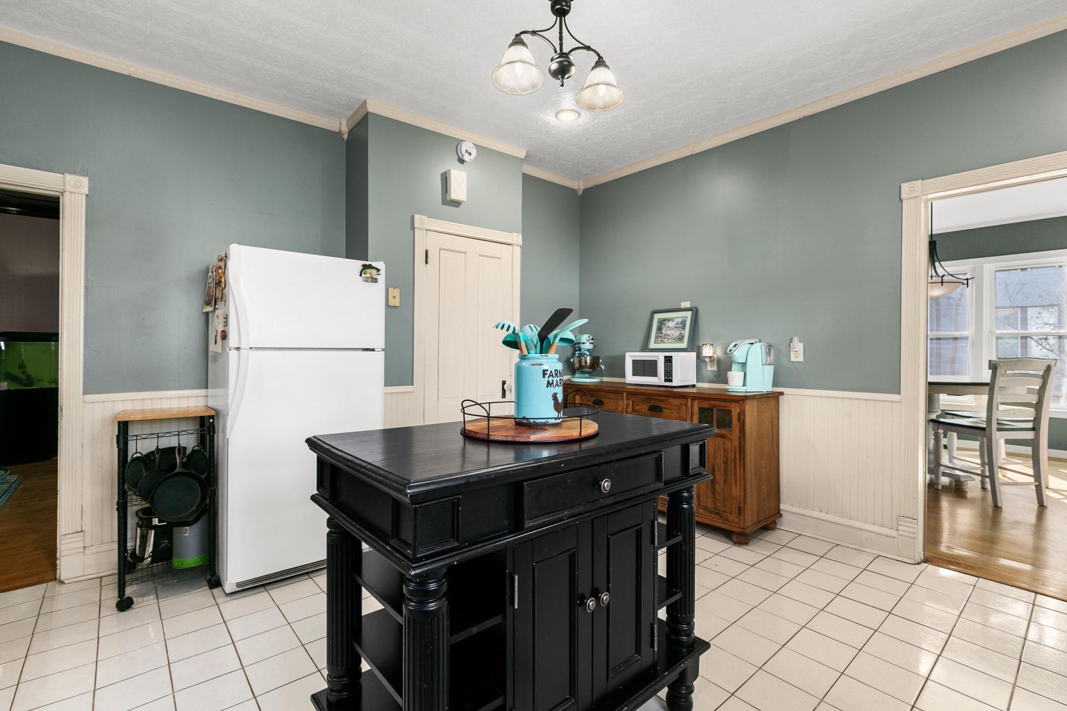 404 3rd Street SE