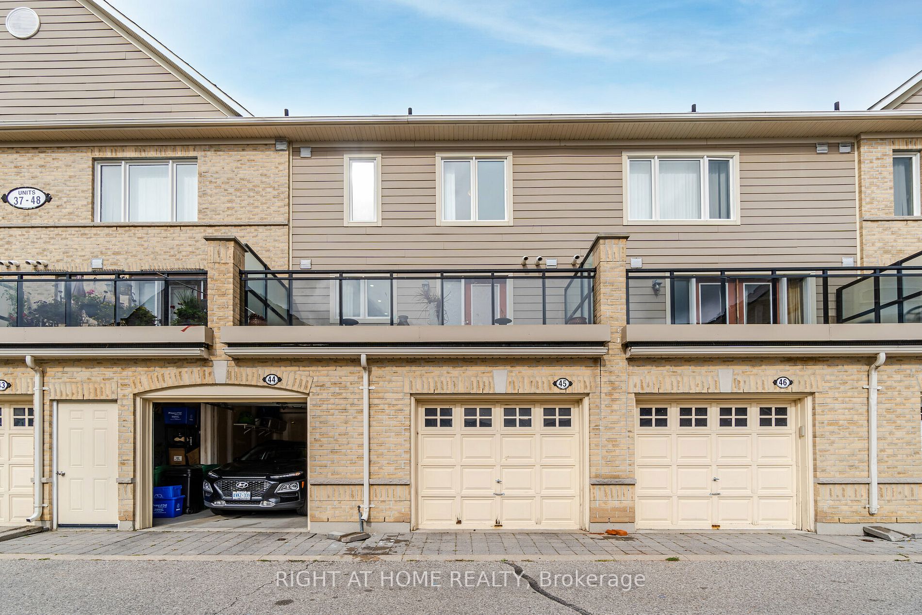 60 Fairwood Circ 45