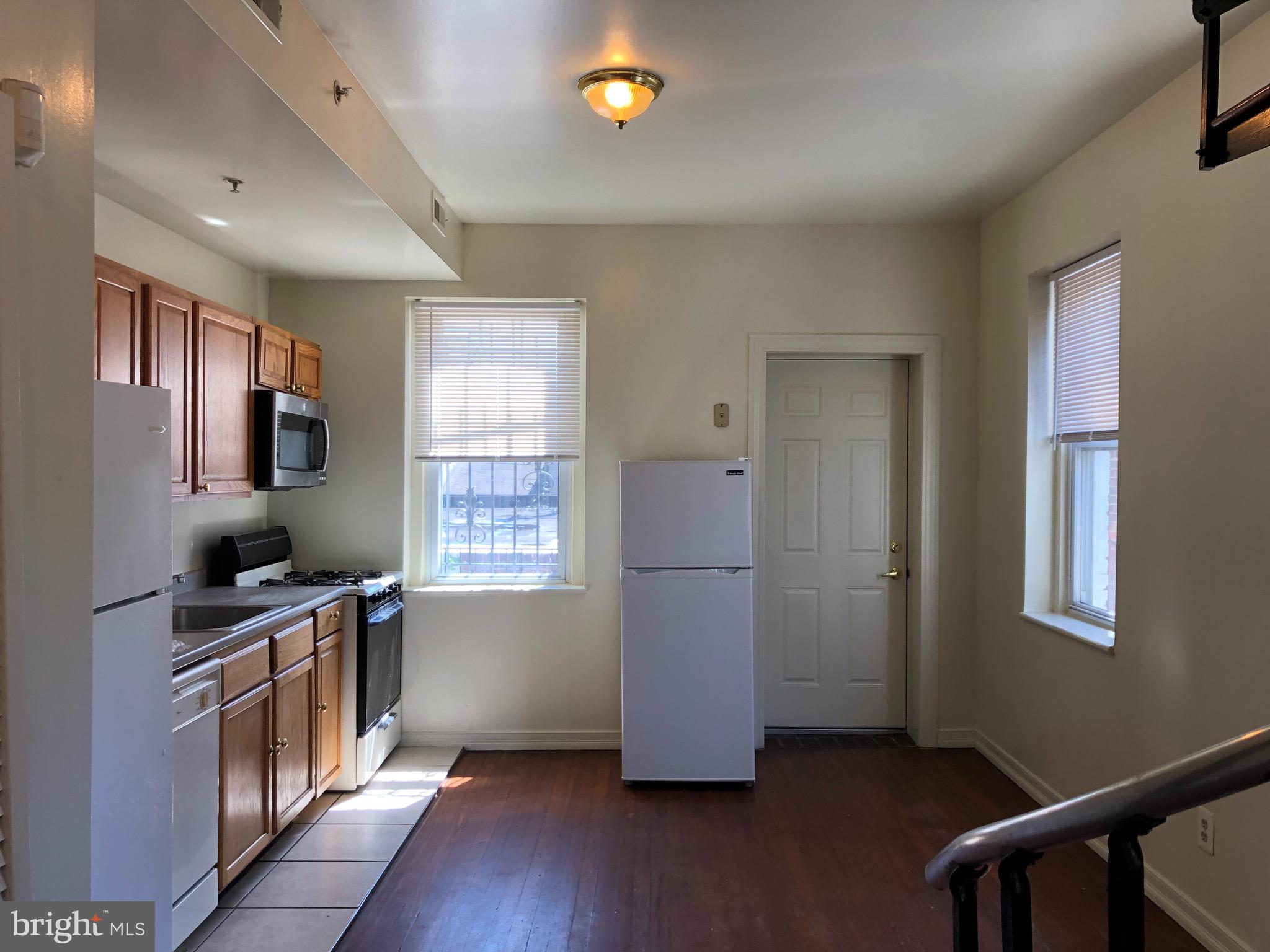 This beautiful 2 bedroom 1 and 1/2 bathrooms apartment is located at the heart of Fells Point, min from the water, restaurants, stores, John Hopkins Hospital and both I-95 and 83. Enjoy city living at its best!Make this home yours today!