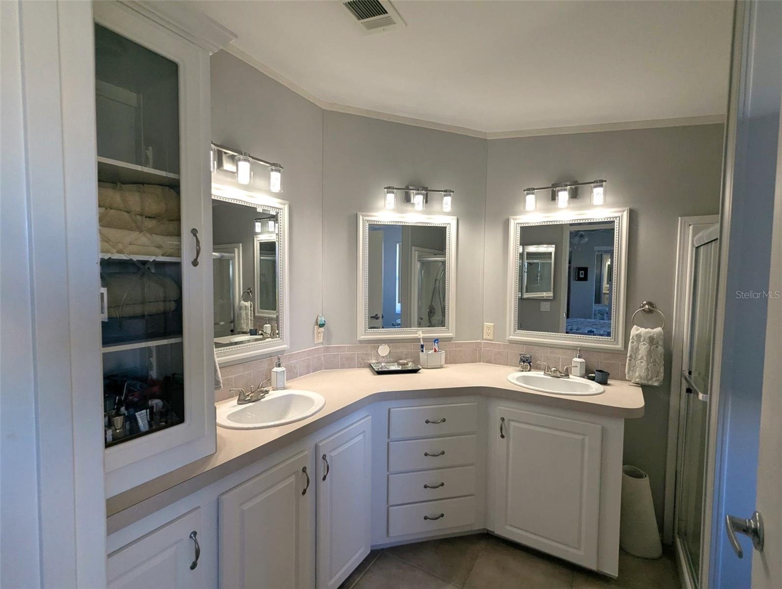 2100 Kings Highway 261