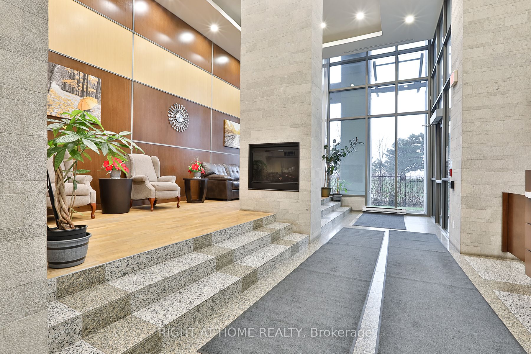 88 Grangeway Ave 2506