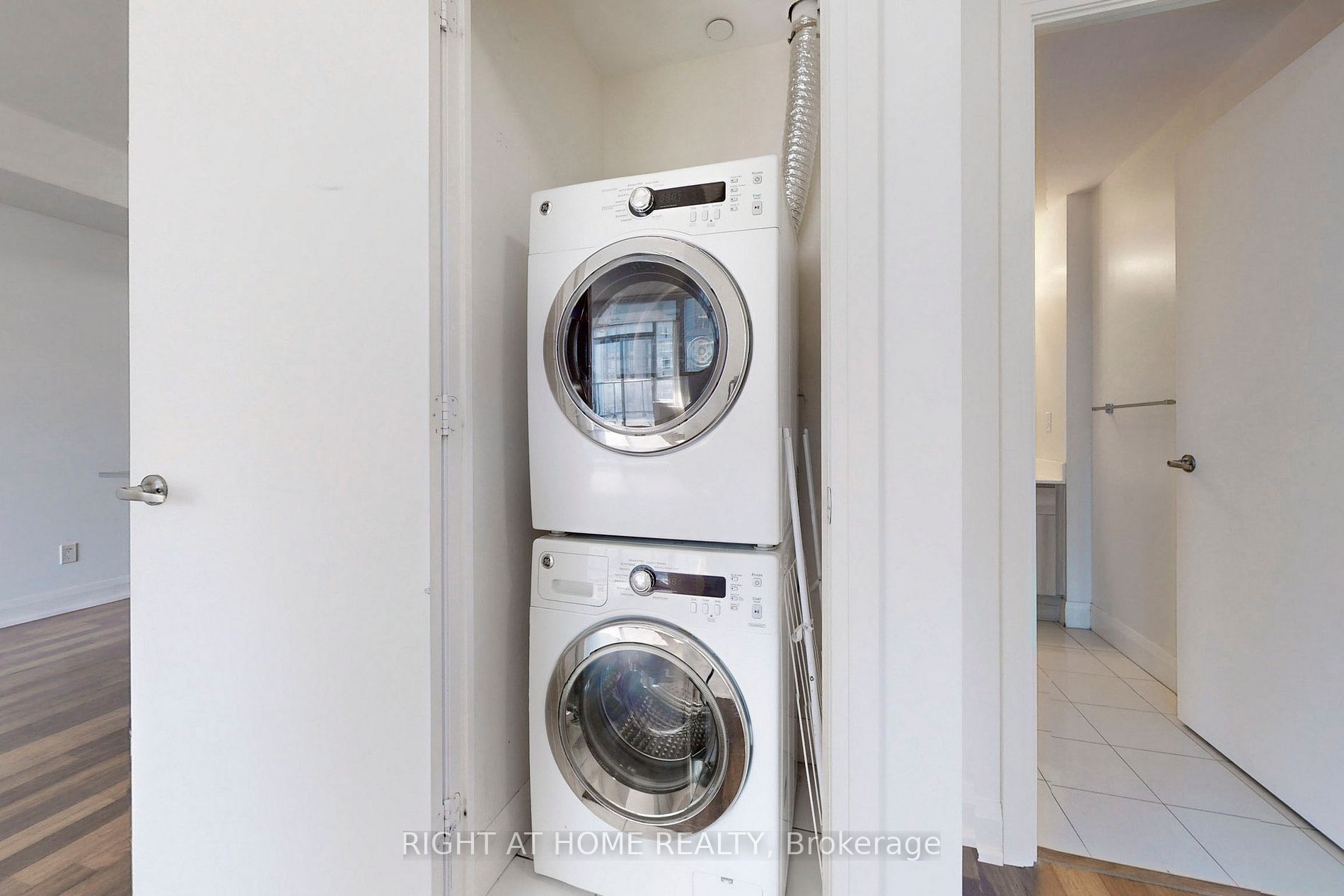 68 Canterbury Pl 902