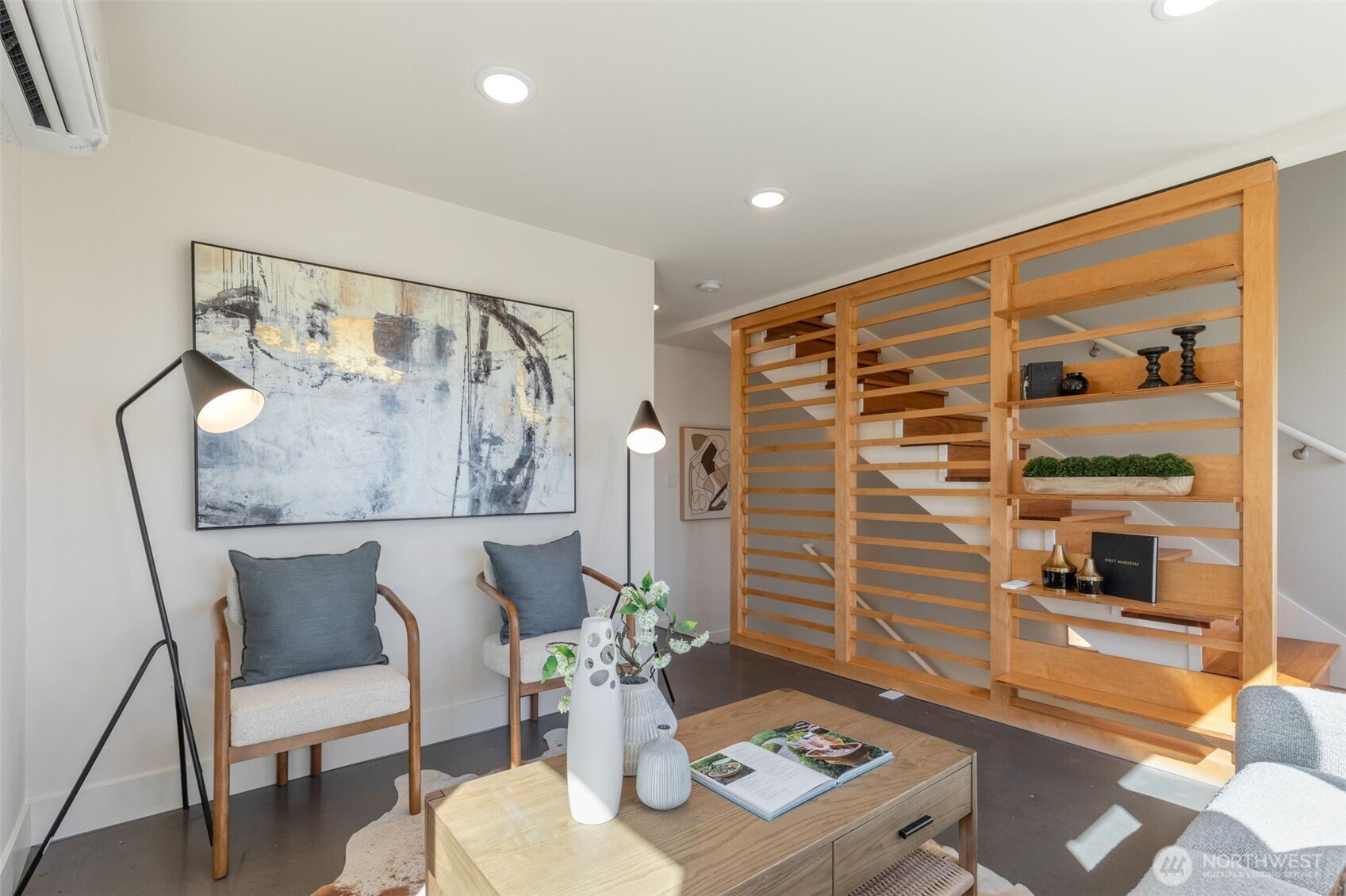 1529 Grandview Place E