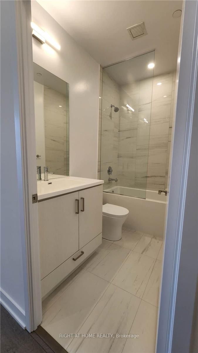 10 Honeycrisp Cres 212