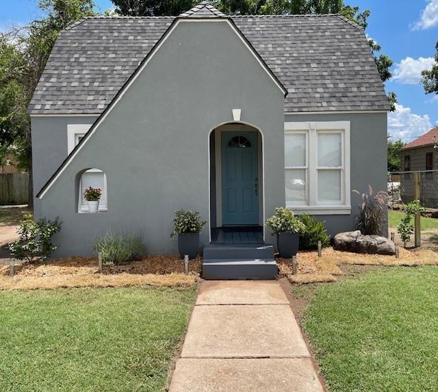 Turnkey Norman Triplex - Live Smart, Invest Smarter! Looking for a property that pays for itself? This high-performing triplex near OU and Downtown Norman delivers solid income, flexibility, and long-term value. A charming 2-bedroom cottage plus a modern two-level ADU with two studio apartments all fully leased! Enjoy updated interiors, 2023 roofs, ATT Fiber, 4 dedicated parking spaces, and a large, fenced yard shaded by mature trees. Live in one and let the others cover the mortgage or keep all three as cash-flowing rentals. Great location near restaurants, campus, arts, and nightlife, this is a rare Norman gem that checks every box!