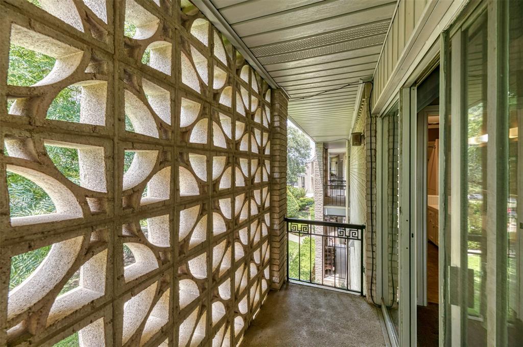 2301 Ridgmar Plaza 8