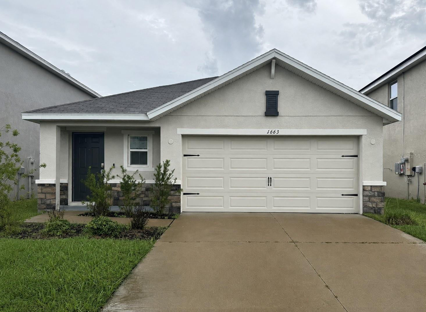 Welcome to North Park Isle in Plant City! Conveniently located near Sam Allen Road and North Park Road with easy access to I-4, this home offers a great location for commuting to Tampa, Lakeland, and the surrounding areas. The home features an open floor plan with tile throughout the main living and dining areas, granite countertops, stainless-steel appliances, and modern finishes. Enjoy comfortable living in a newer community while still being close to shopping, dining, schools, and major roadways. Schedule your showing today!