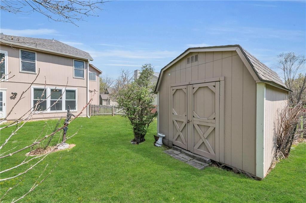 7442 N Sycamore Avenue