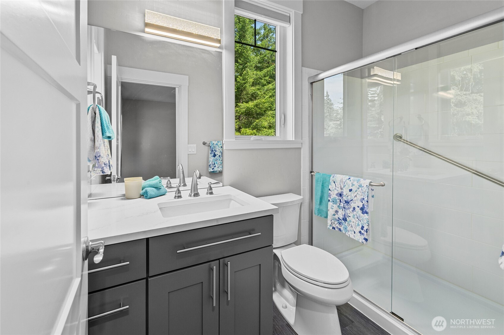 2nd Bedroom en-suite bath room