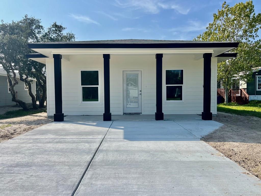 Brand new and stinking cute on Steart Street!  Will be complete by Christmas!  3 BR 2B Beauty.  Kitchen has Custom Cabinets, Quartz Countertops and tile back splash.  Large Coastal trim work thru out entire house.  Both bathrooms have tile showers.  Huge back yard that is partially fenced.  1/4 mile from Market Street...easy access to downtown or ByPass.