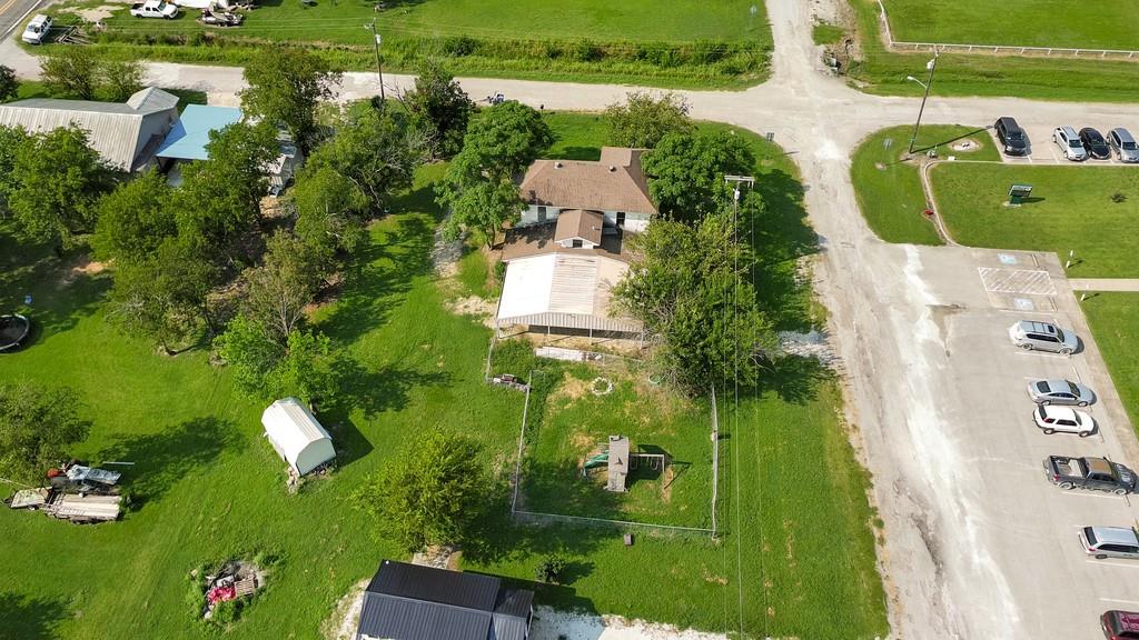 112 W Hackberry Street