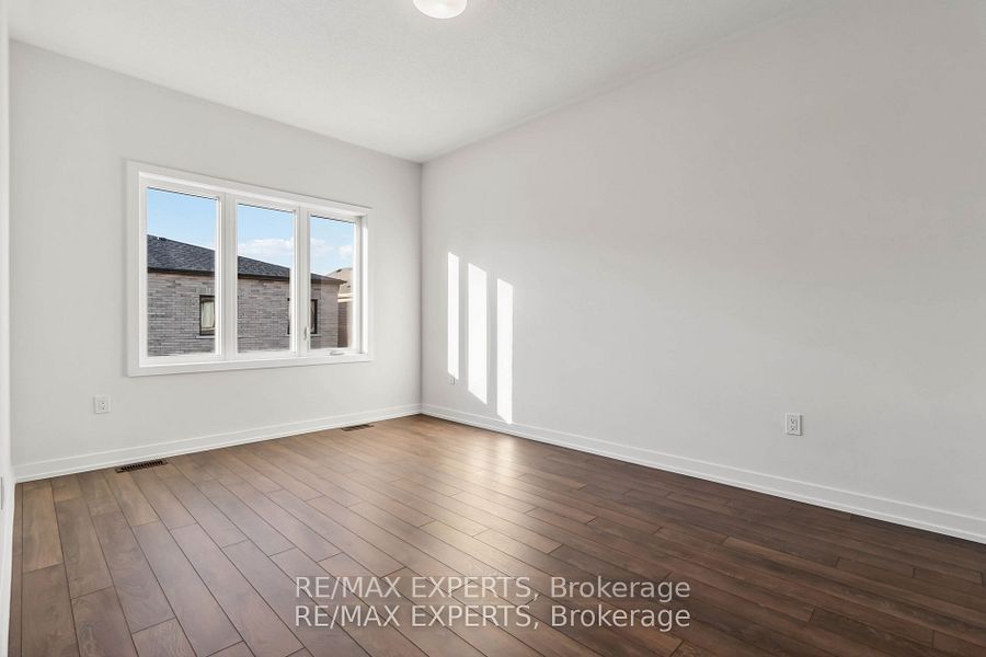 33 Kinloss St