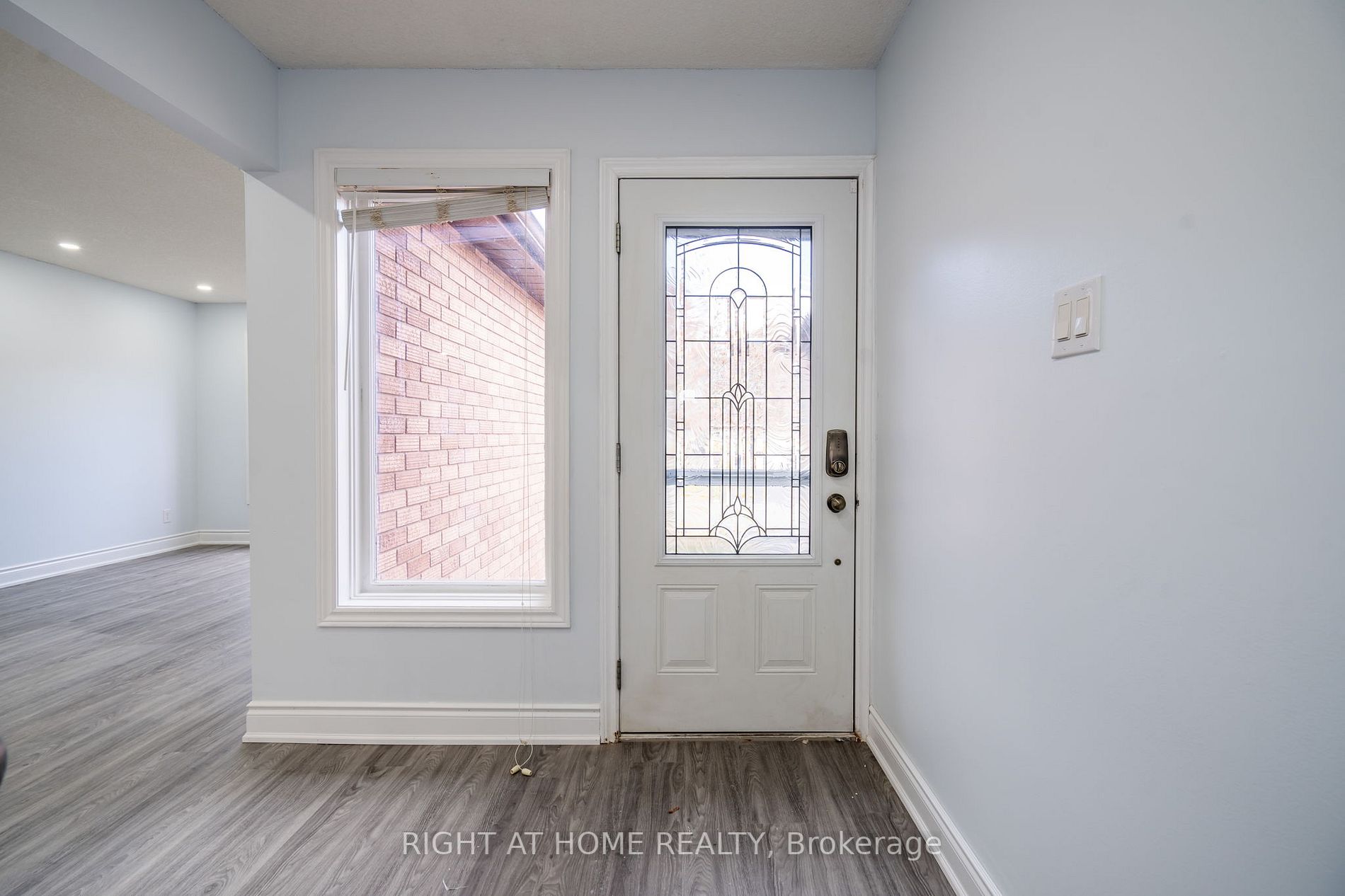 1052 Dina Cres