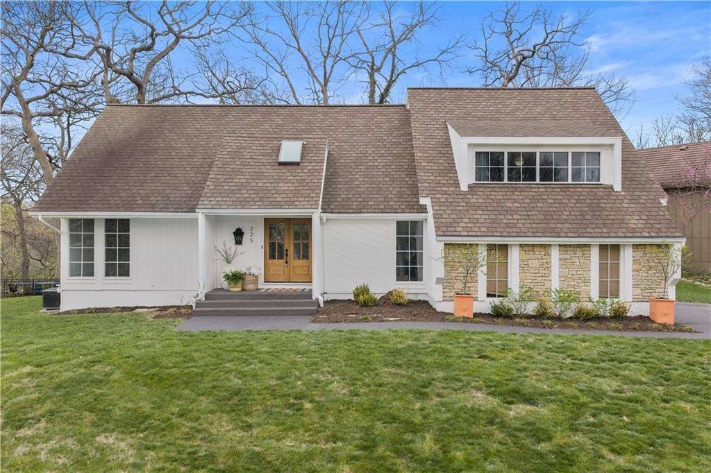 225 NW Hickory Street