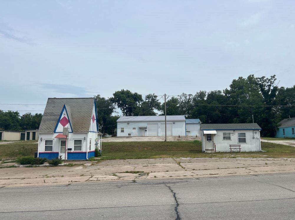 905 E Subway Boulevard