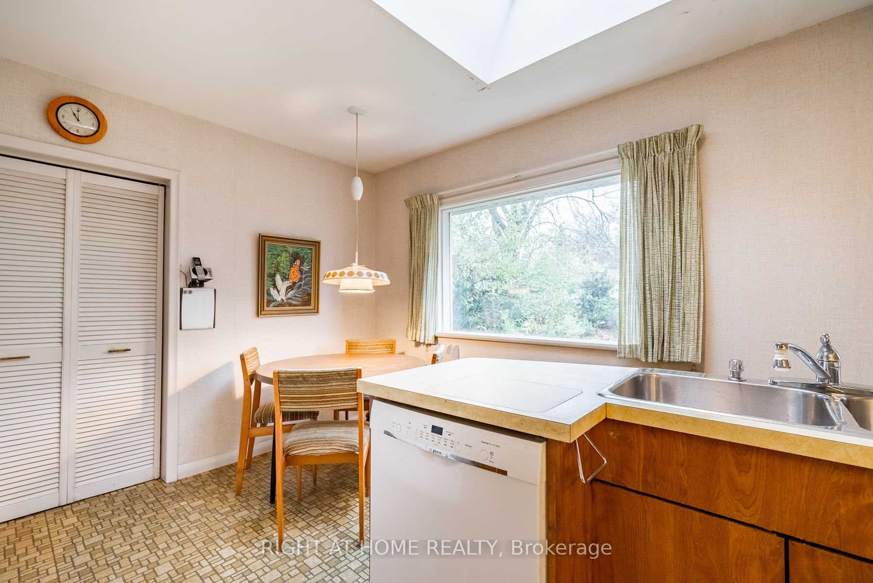 8 Sunset Dr
