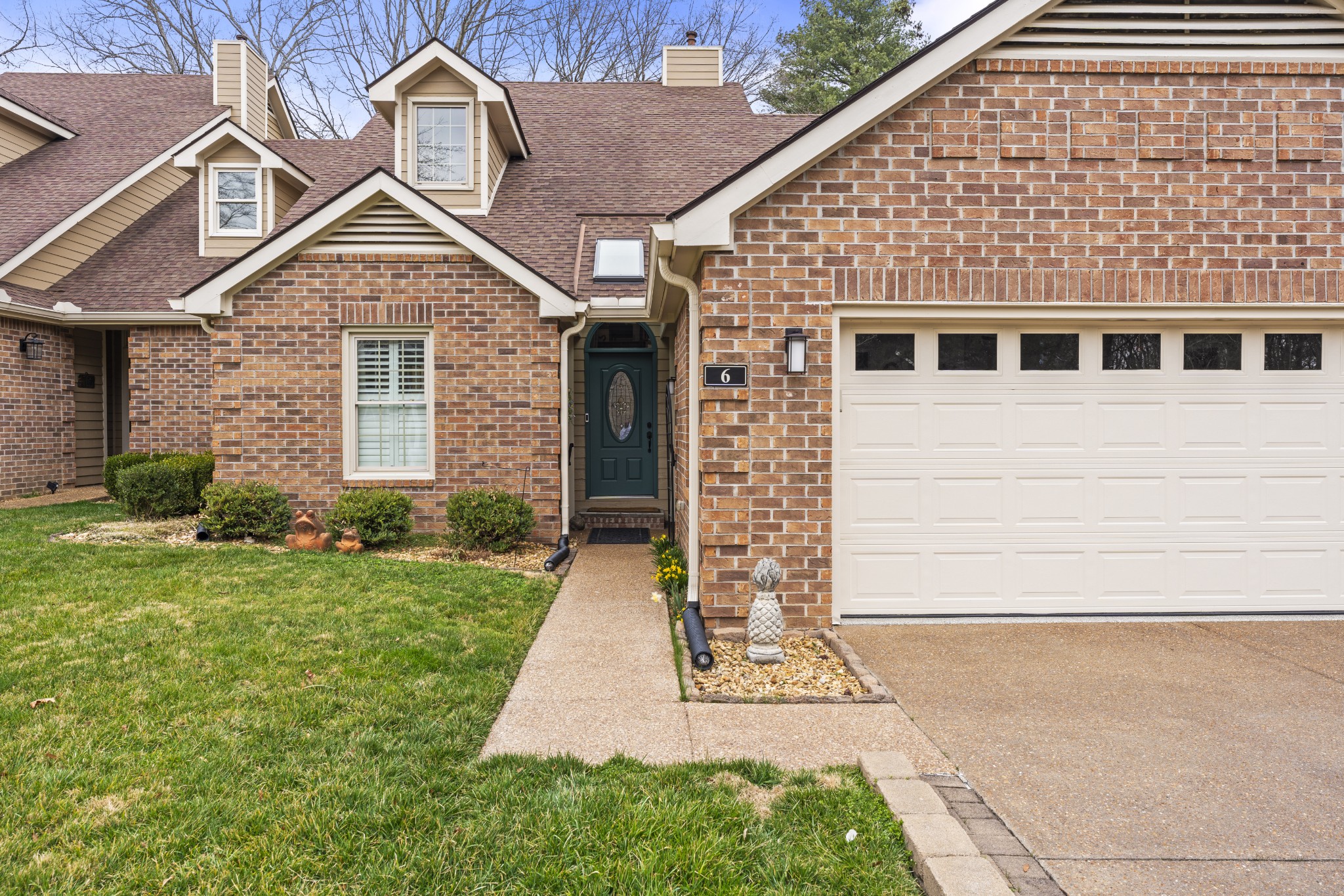 6 Chadsworth Pl — sold