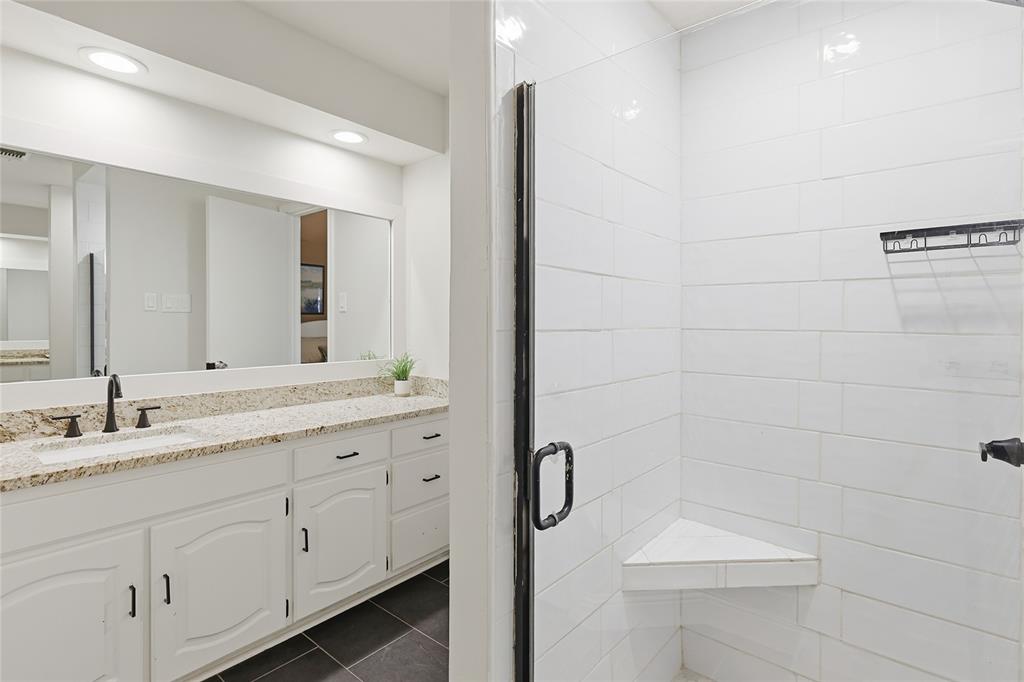 5008 Lake View Circle