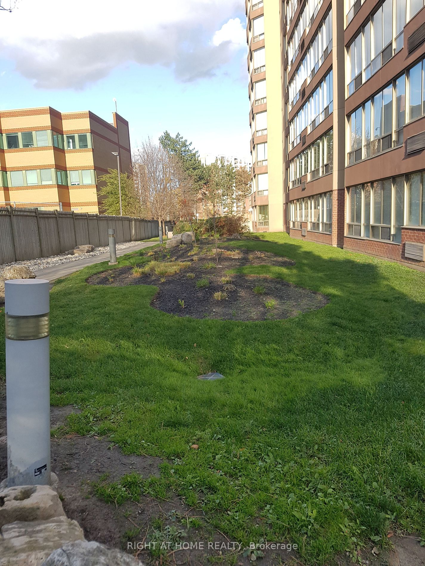 25 W Fairview Rd Ph3
